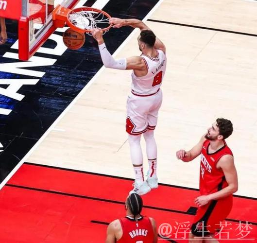 火箭快速反击 阿门接球拉杆精彩上篮